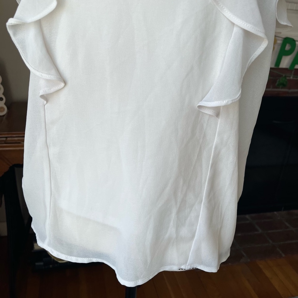 Monteau | White Ruffle Tank - Picture 3 of 10